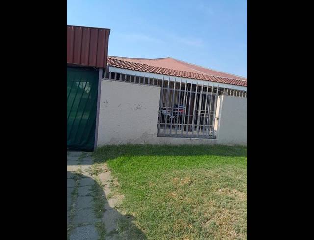 8 BEDROOM HOUSE FOR SALE IN BOKSBURG NORTH